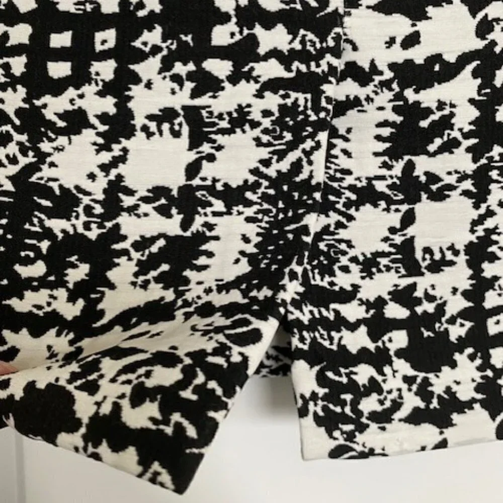 ANN TAYLOR Graphic Print Black White Mini Skirt 6 Petite - Picture 10 of 13